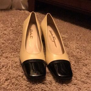Classic Ferragamo ladies shoes. 👏